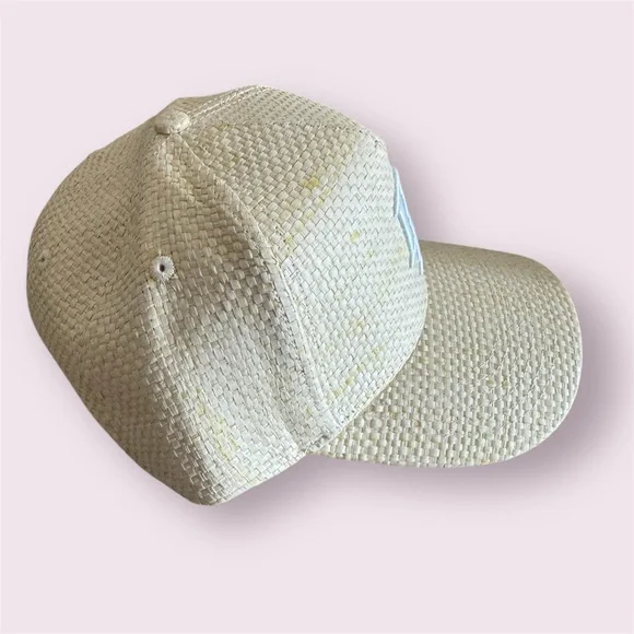 Bad Bunny Puerto Rico residence hat No Me Quiero Ir De Aqui - Picture 2 of 8